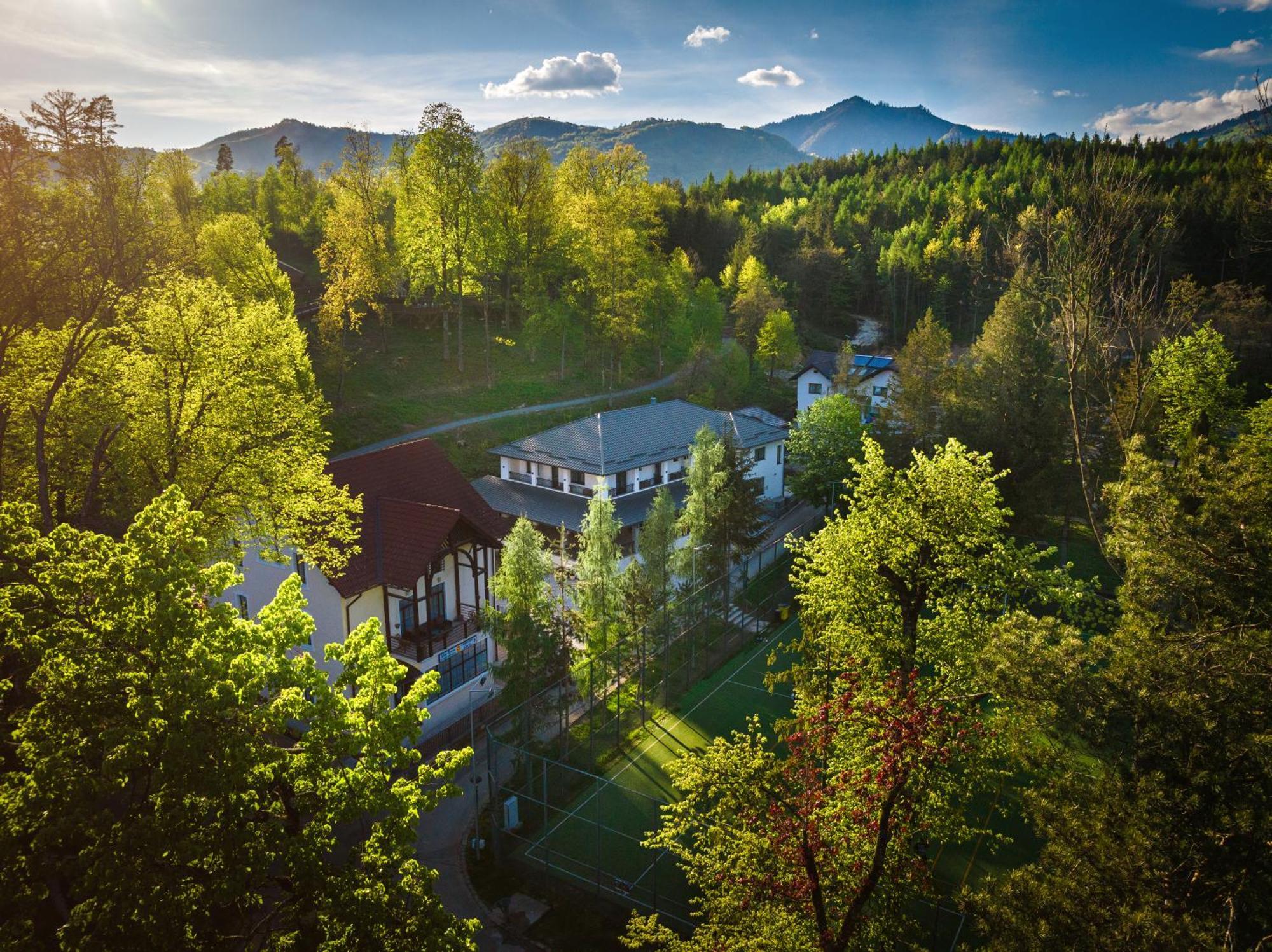 Pensiune Restaurant Perla Singeorz-Bai Exteriér fotografie